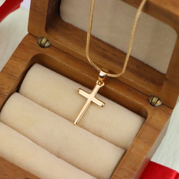 "Minimalist Rose Gold Cross Pendant in Smooth Finish, XPPT1834 - Picture 2 of 13